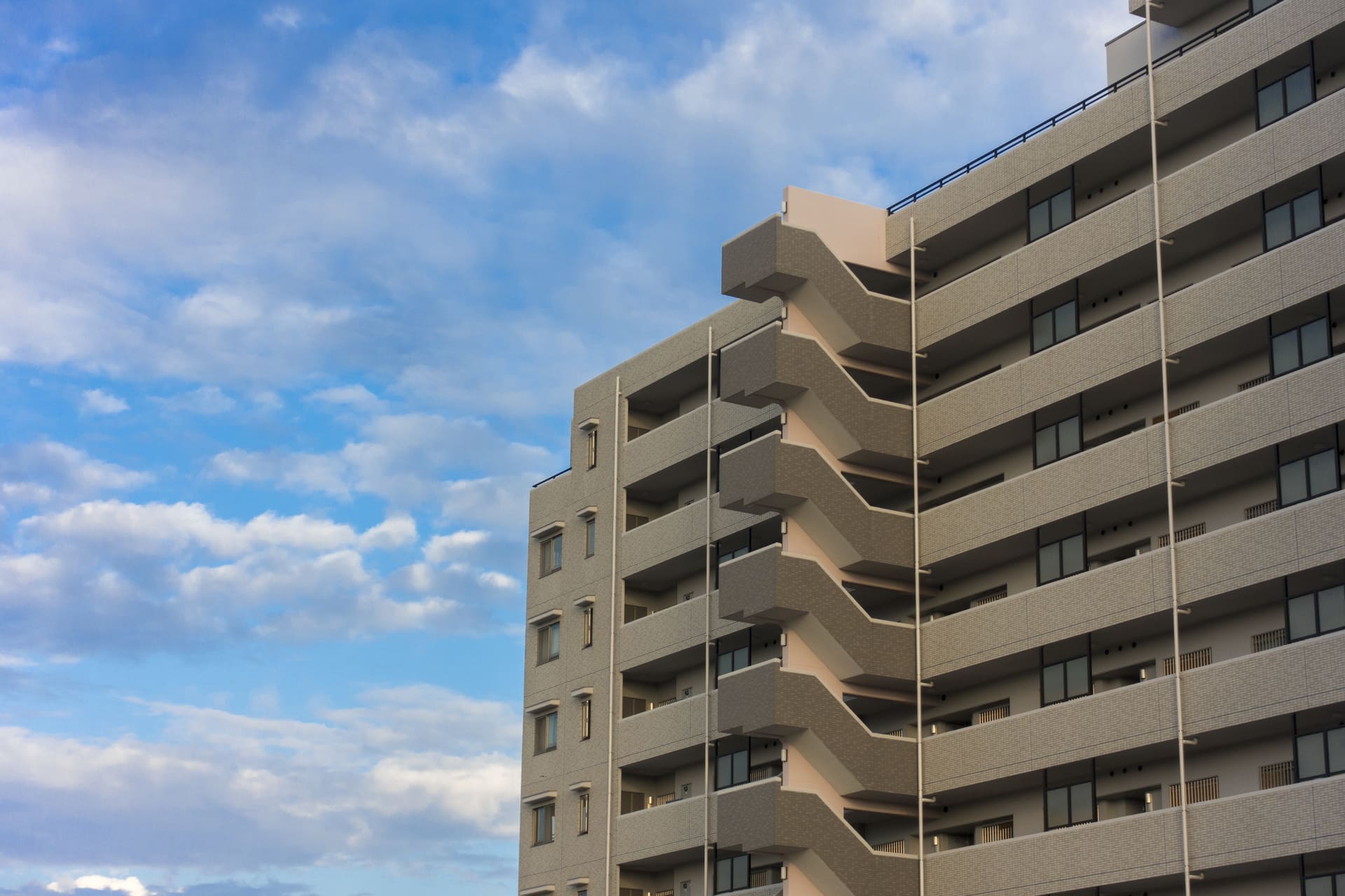 マンションの美観を守る | 高知県高知市の定期清掃なら建物サービス株式会社